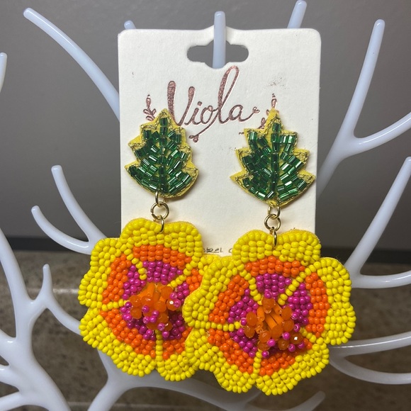 Jewelry - Yellow flower seed bead earrings